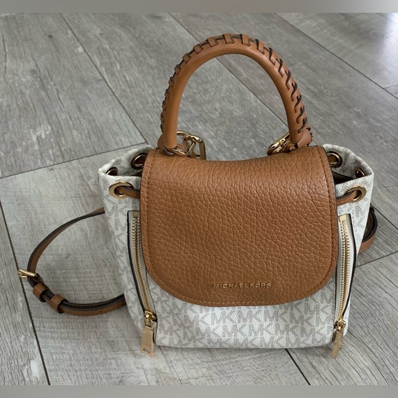 Michael Kors Viv extra small backpack - Picture 1 of 7